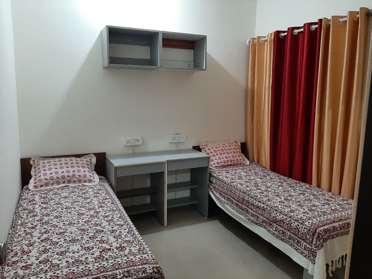 Nila Ladies Hostel - Safe Women's Hostel in Sholinganallur Chennai