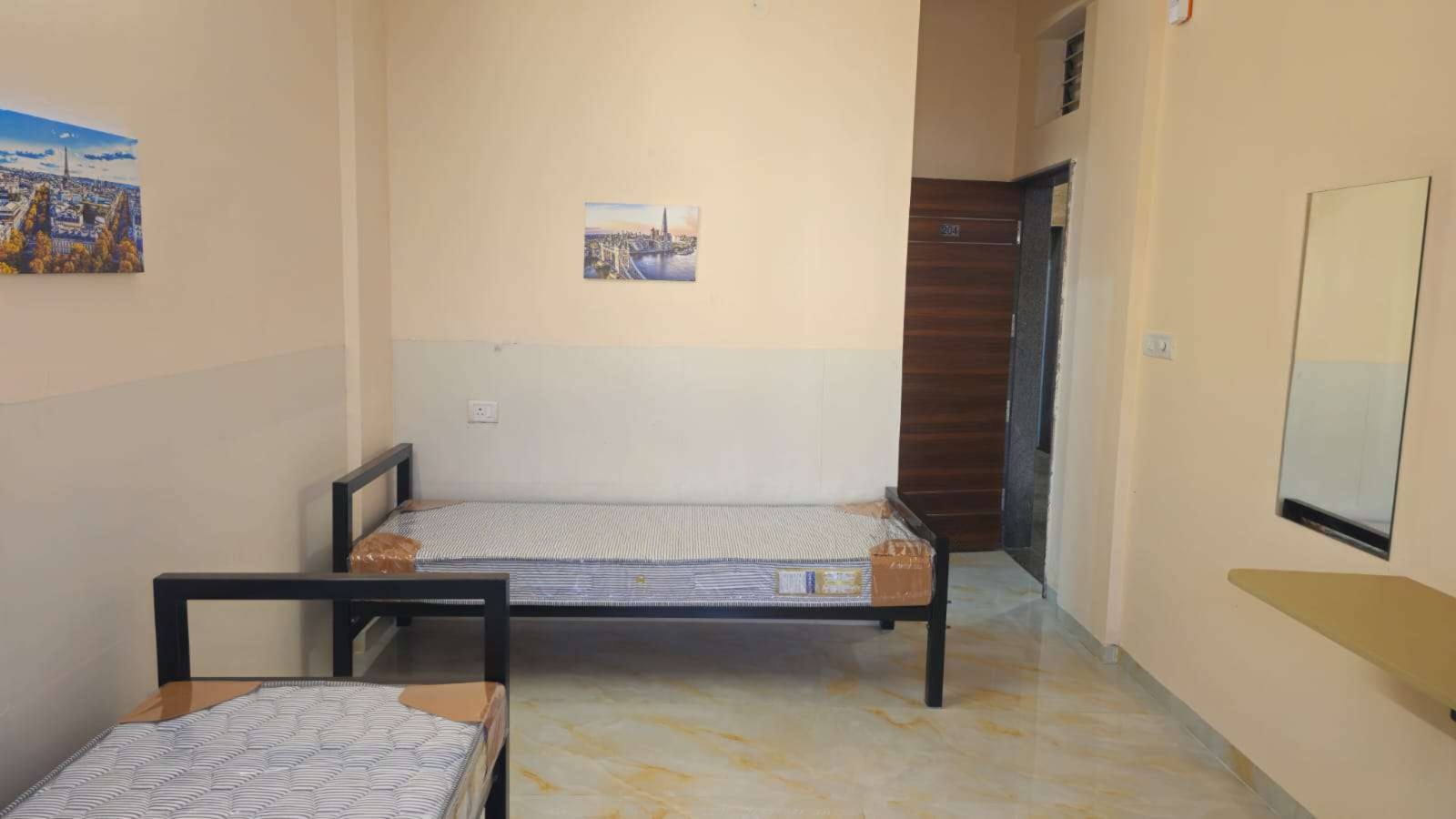 NILA LADIES HOSTEL - Women's Hostel in Sholinganallur Chennai